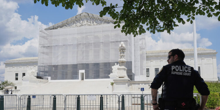 The Supreme Court limits the power of judges to suspend Trump’s decrees