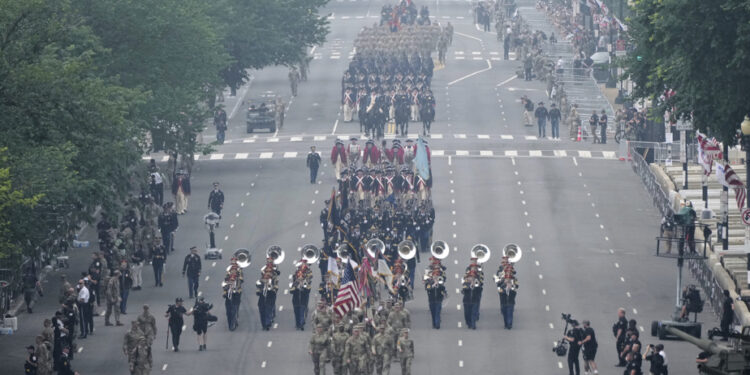 Washington | Donald Trump kicks off the military parade