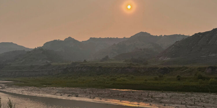 Canadian forest fire smoke covers northern Midwest
