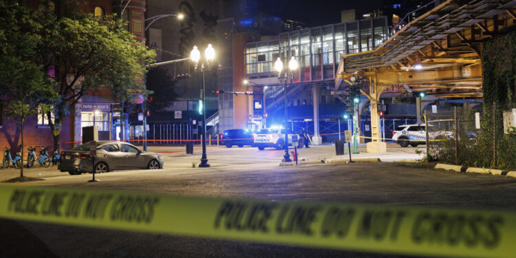 Chicago | A shooting left at least 4 dead and 14 injured