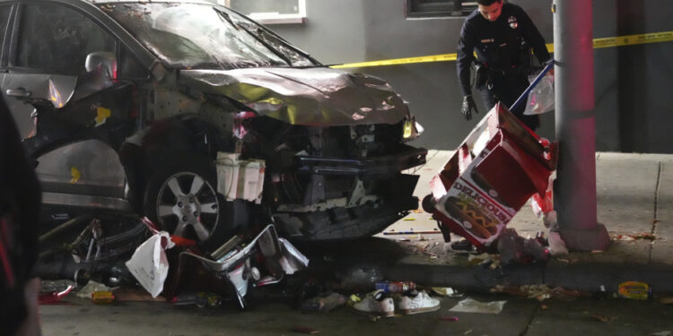 Los Angeles | A vehicle rushes on a crowd, 30 injured