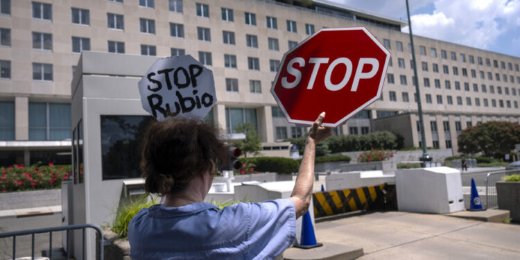 More than 1,300 layoffs provided for in American diplomacy