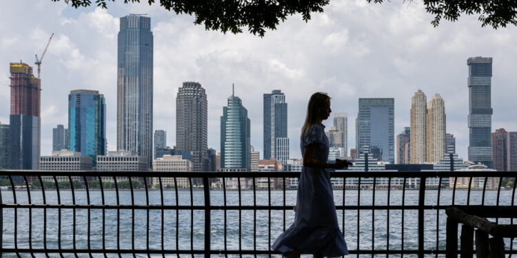 Strong rains and sudden floods sweep the northeast of the country