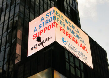 Times Square campaign | A Montreal group opposes the reduction of foreign aid