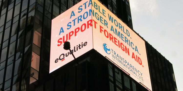 Times Square campaign | A Montreal group opposes the reduction of foreign aid