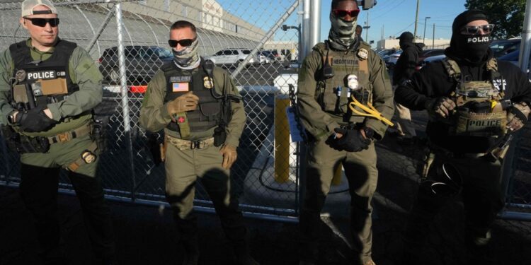 “America needs you” | Immigration police want to recruit 10,000 “patriots”