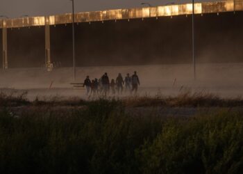 American-Mexican border | The border wall will be painted in black in order to dissuade from climbing it