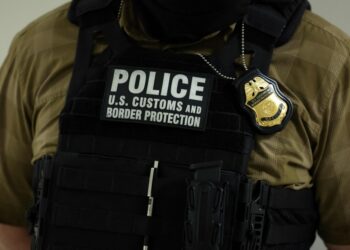 Controversy after the arrest of two firefighters by the immigration police