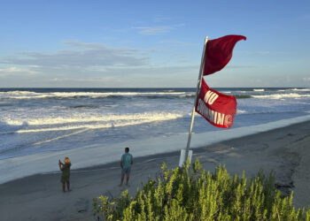 East American Coast | Hurricane Erin causes dangerous waves