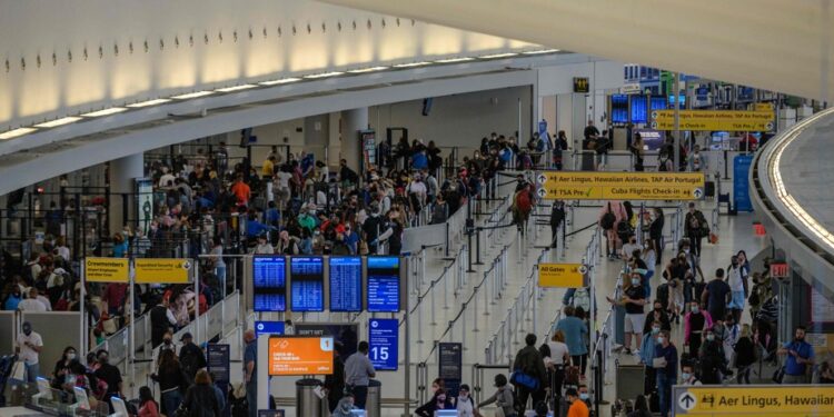 Foreigners will have to pay up to $ 15,000 to endorse their visa