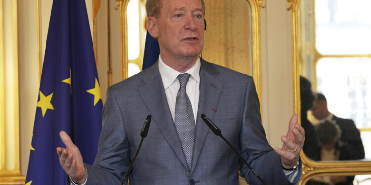 Pro-Palestine demonstrators occupied the office of the president of Microsoft