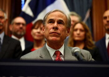 The Governor of Texas signs a new electoral card pushed by Trump