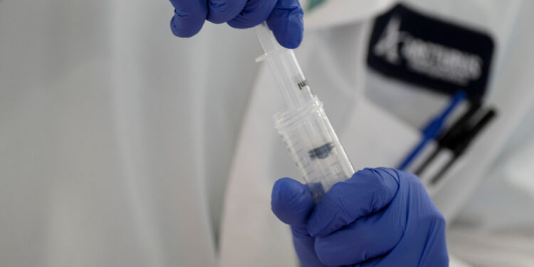 The United States cancels its funding for several vaccines with messenger RNA