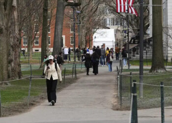 Trump proposes to reduce the duration of the visas of journalists and foreign students