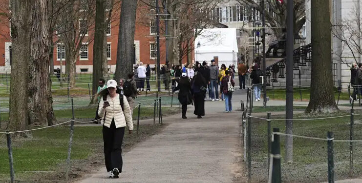 Trump proposes to reduce the duration of the visas of journalists and foreign students