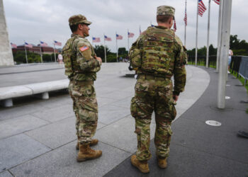 Washington | Trump goes to police officers and soldiers deployed in Washington