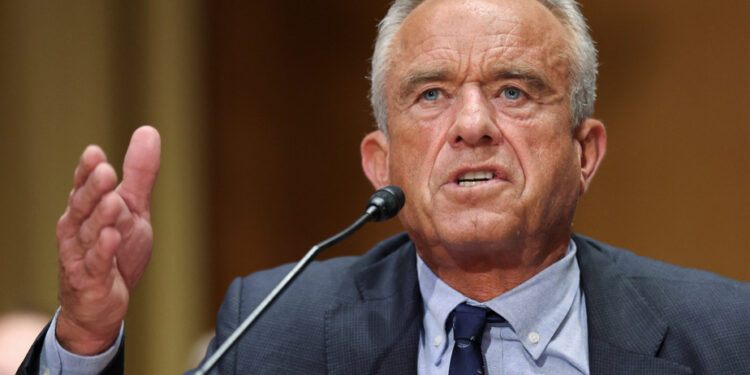 Accused of having lied, Trump’s health secretary defends his layoffs