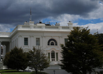 Trump announces a strike on a “boat carrying drugs” who left Venezuela