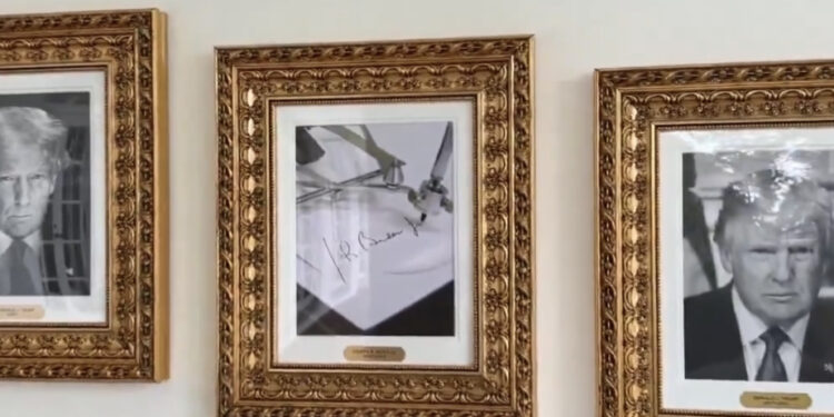 White house | A portrait of Joe Biden replaced by a photo of a sign