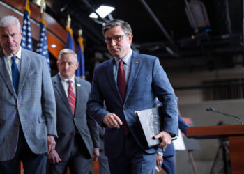 Budgetary paralysis enters fourth week