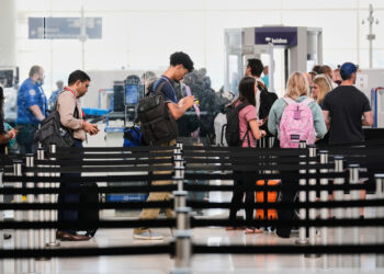 Budgetary paralysis threatens to disrupt air traffic