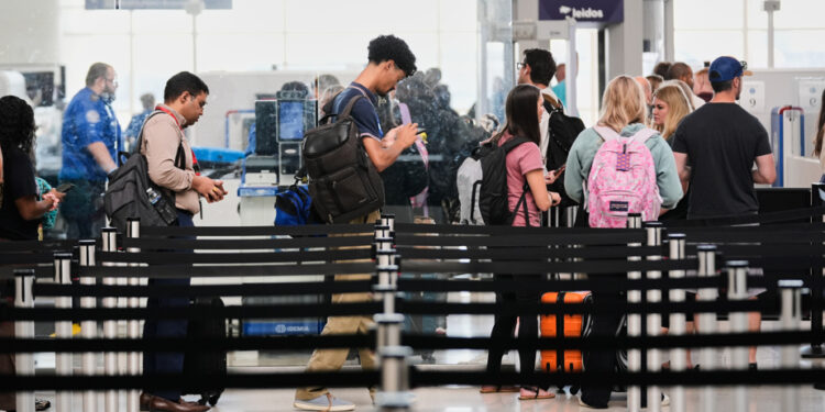 Budgetary paralysis threatens to disrupt air traffic