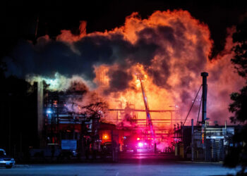 California | Explosion and fire in a refinery
