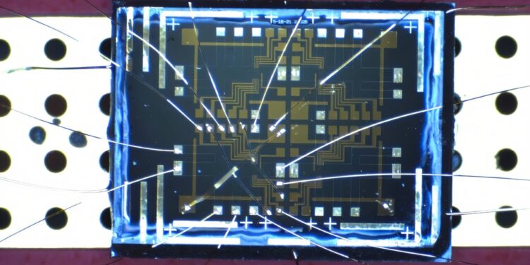 Direct evidence for universal Anyon tunneling in a Luttinger chiral liquid revealed in an edge-mode experiment