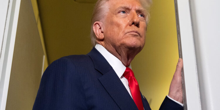 Donald Trump defends the resumption of nuclear weapons testing