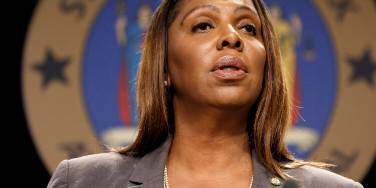 False declarations to a banking institution | New York State Attorney Pleads Not Guilty