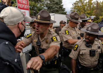 Immigration | Near Chicago, Americans raise their voices against Trump’s policies