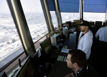 Lack of air traffic controllers | Flights to Los Angeles suspended