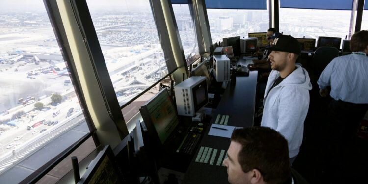 Lack of air traffic controllers | Flights to Los Angeles suspended