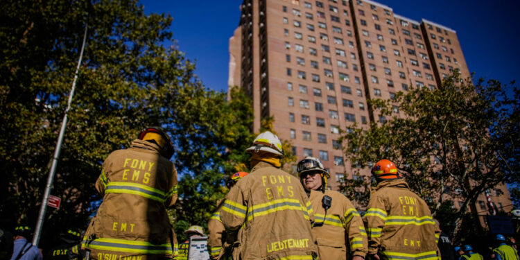 New York | Part of a large building collapsed without injuries