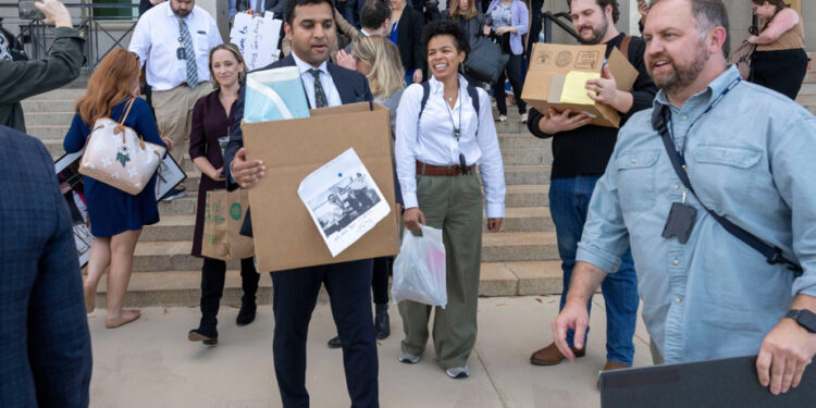 Restrictions imposed by Washington | Journalists leave the Pentagon in protest