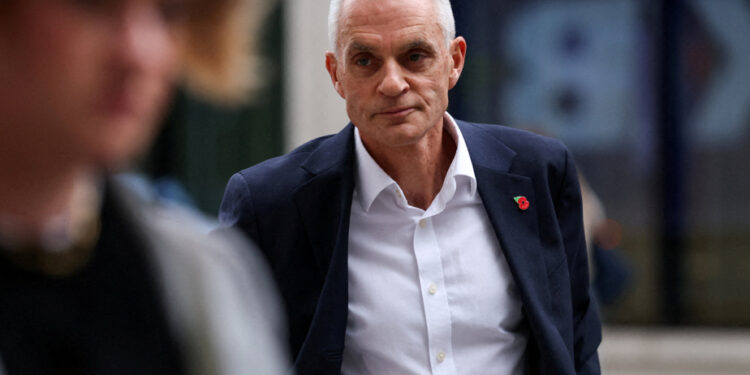 Threats of lawsuits from Trump | Resigning director general calls on BBC to ‘fight’