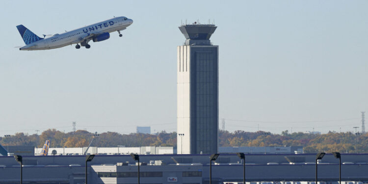 Budget paralysis | Trump threatens air traffic controllers who stopped work