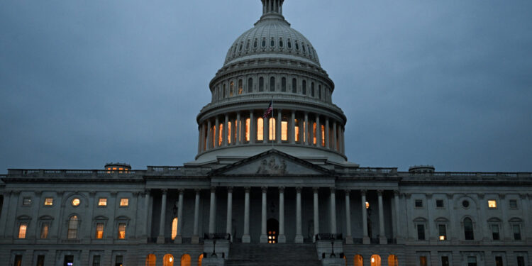 Congress adopts text to lift budgetary paralysis