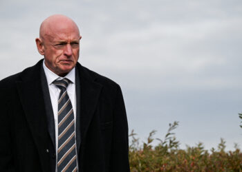 Democrats accuse Trump of exploiting the FBI