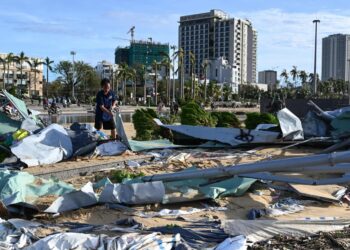 Typhoon Kalmaegi kills five in Vietnam, after 188 in the Philippines