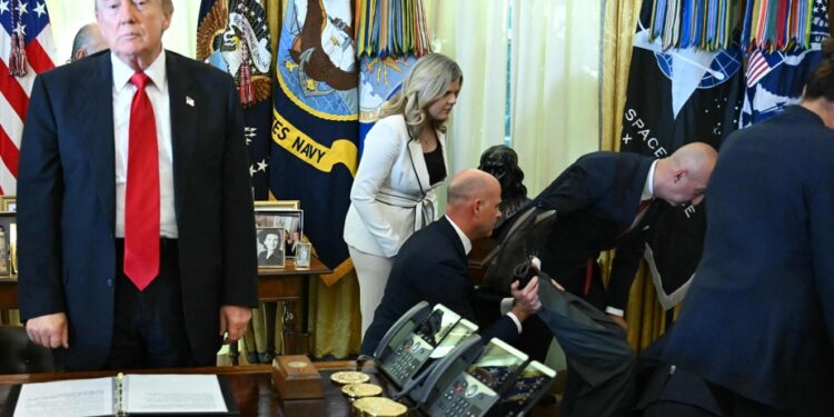 White House | Man collapses during Donald Trump conference