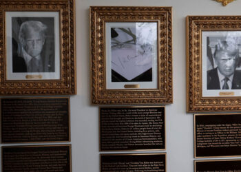 Trump takes a new level in insulting Obama and Biden