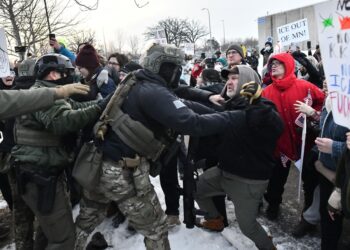 After a death in Minneapolis | Two people injured by immigration officers in Portland