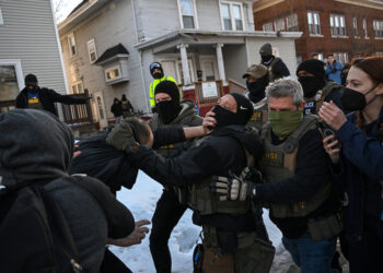 Identification of demonstrators | Activists and ICE clash in court and on the streets