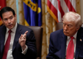 “It was a bit boring” | Trump explains his closed eyes during meetings with his secretaries