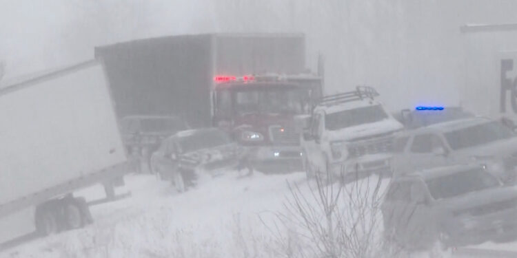 Michigan | Snowstorm causes huge pileup