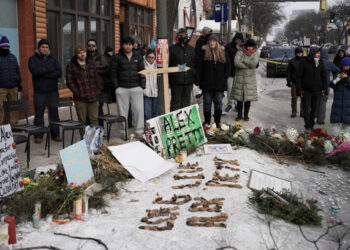 Minneapolis | Trump administration defends fatal ICE shootings