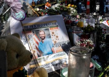 Protester shot dead in Minneapolis | Federal agents will begin leaving town Tuesday, mayor says