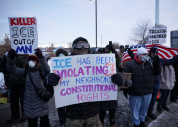 Protesters for and against ICE clash in Minneapolis