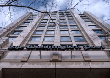 The Washington Post is getting bogged down, Jeff Bezos is courting